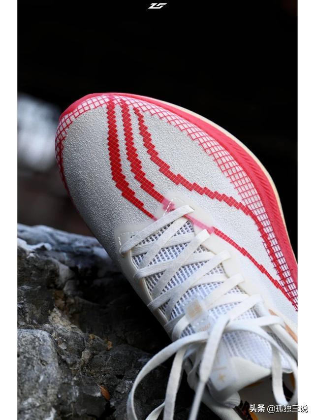 碾压耐克阿迪!今年卖最火的10双运动鞋国货霸榜了!(图5)