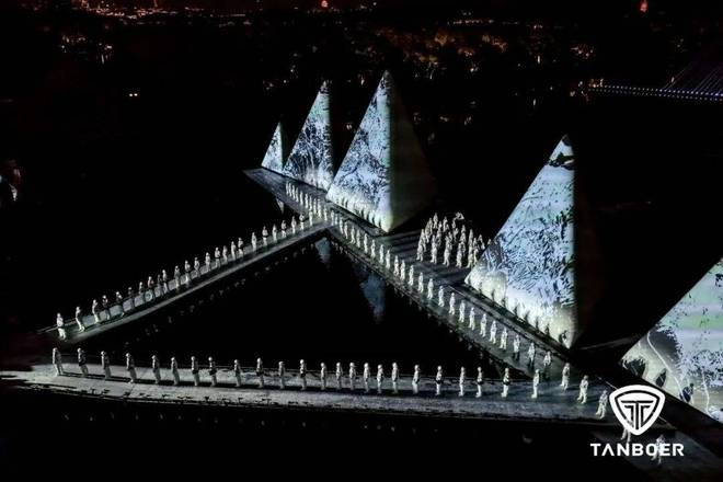 坦博尔如何用26年织就一件雪服的科技与灵魂?(图3)