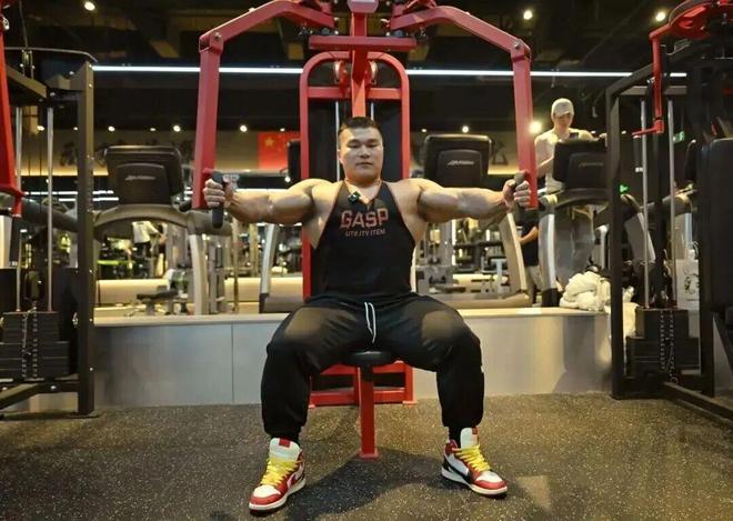 30岁全国健美冠军猝死生前最后忙于新店开业(图2)