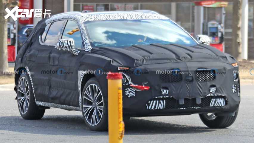 凯迪拉克XT3路试谍照曝光外观小巧运动(图1)