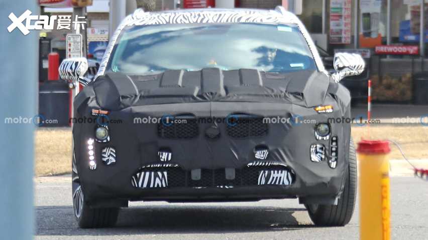 凯迪拉克XT3路试谍照曝光外观小巧运动(图2)