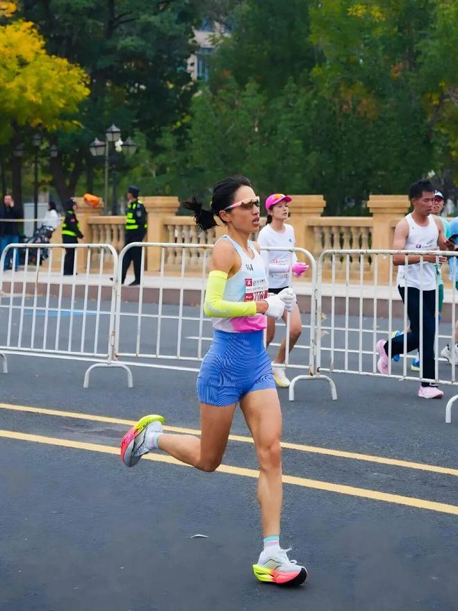 2小时33分!“最快女护士”张水华复出刷新个人PB医院回应亮了!(图6)