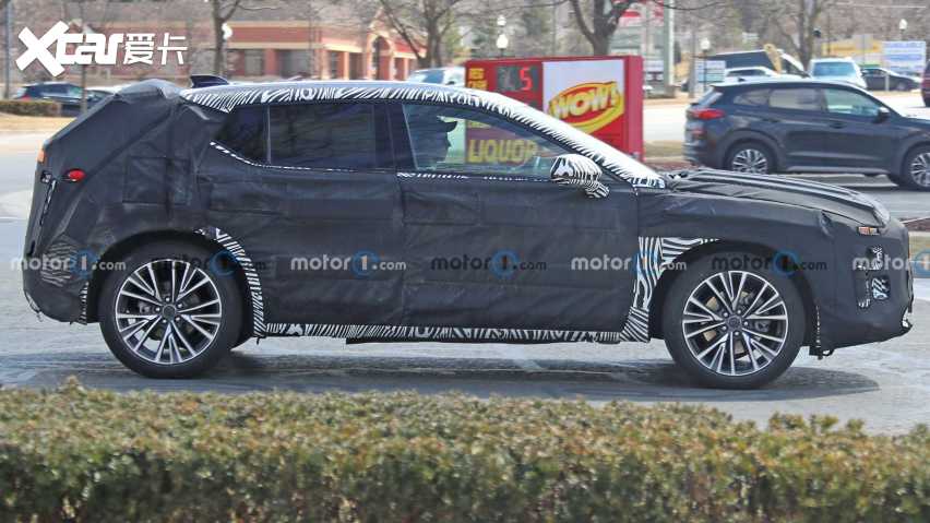 凯迪拉克XT3路试谍照曝光外观小巧运动(图3)