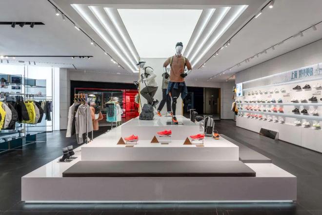 加码高端特步在上海亮出「金标店」(图4)