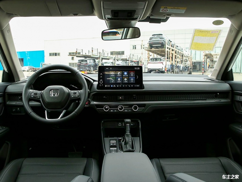 探店实拍2024款本田CR-V!外观运动大方、配置提升确定不考虑?(图3)