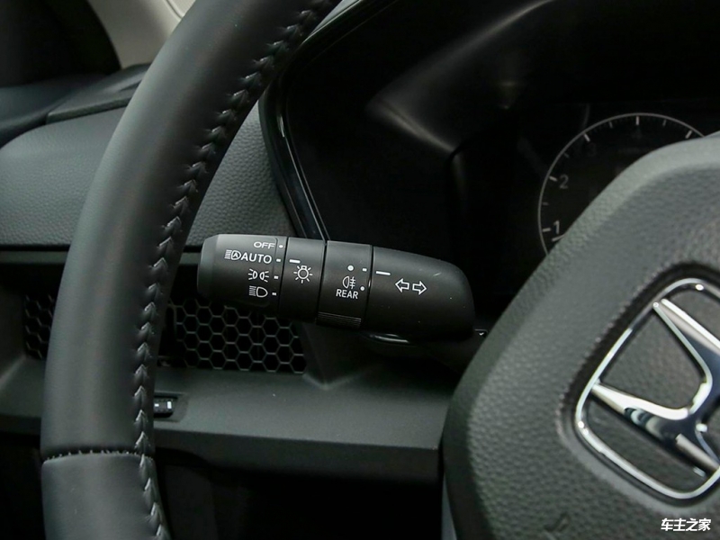 探店实拍2024款本田CR-V!外观运动大方、配置提升确定不考虑?(图2)