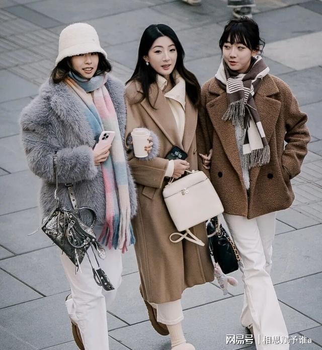 去了北京才发现:很少人穿运动裤、打底裤满大街都是这2种裤子(图6)